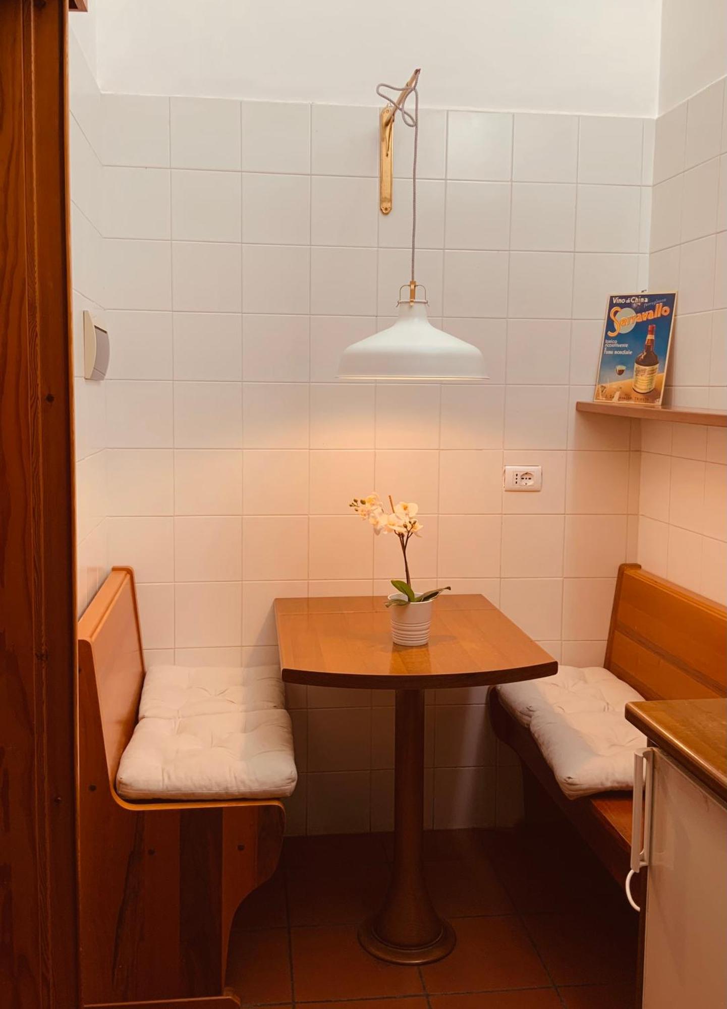 Le Residenze Dei Serravallo Trieste Bagian luar foto