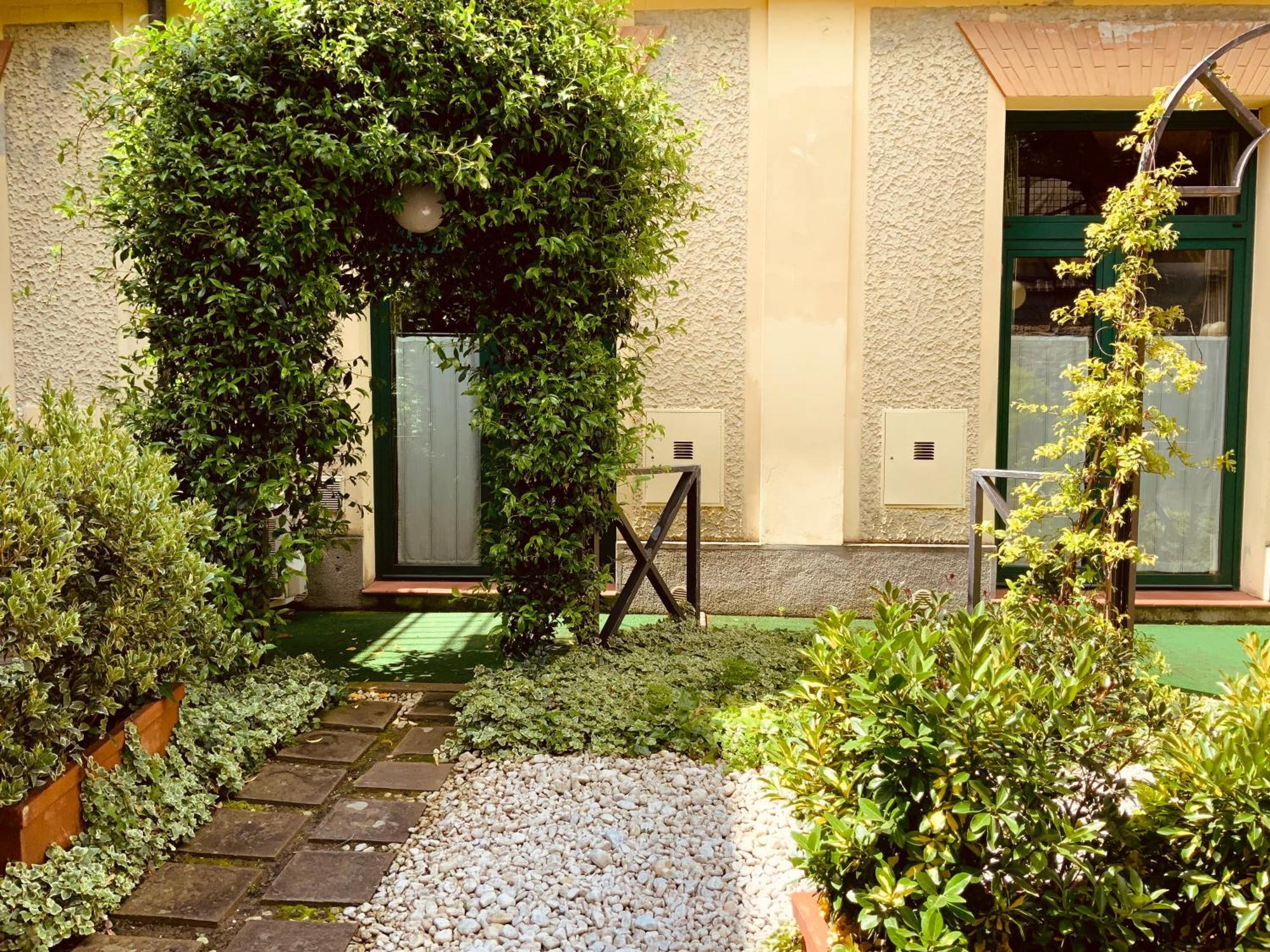 Le Residenze Dei Serravallo Trieste Bagian luar foto