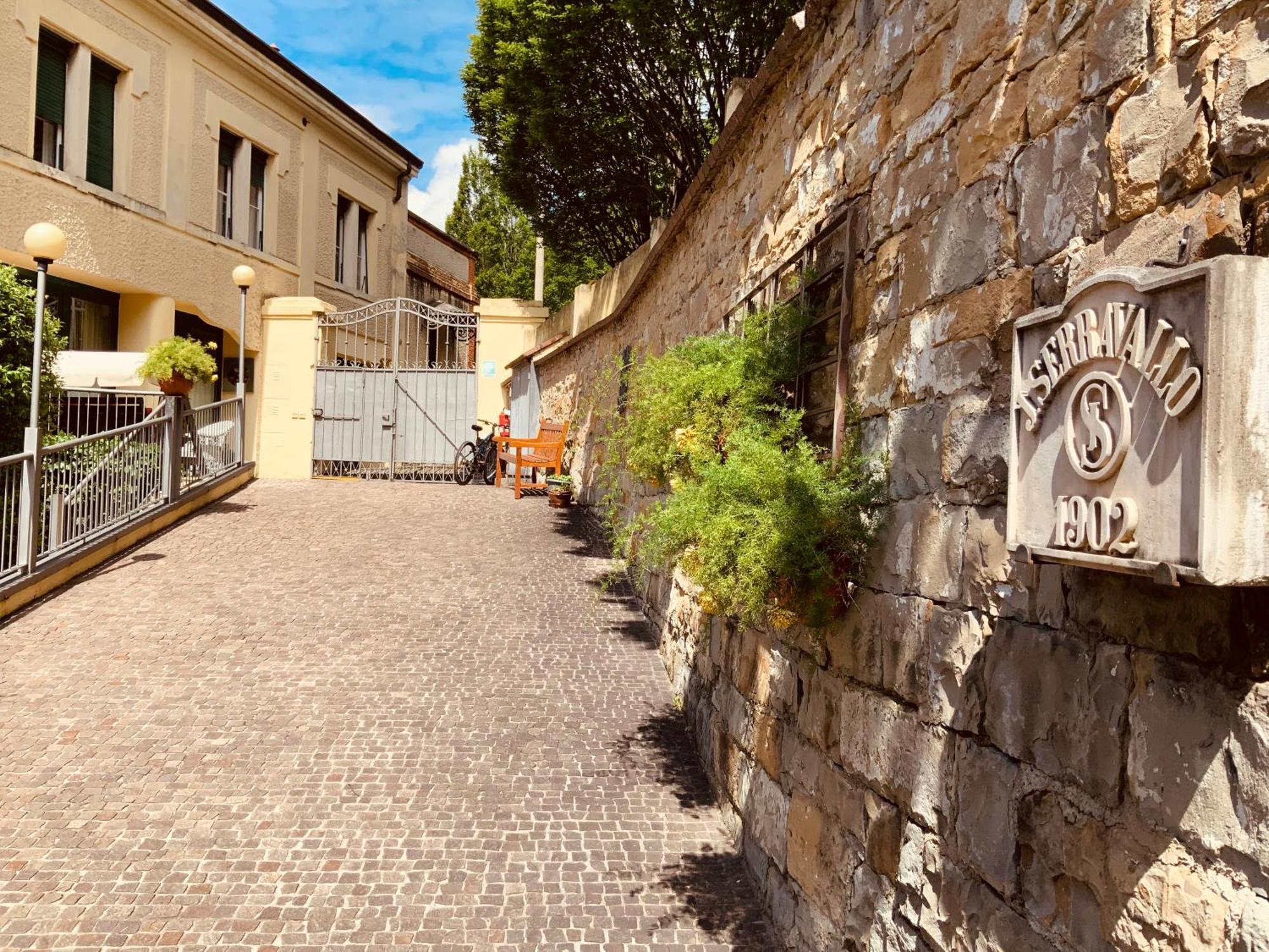 Le Residenze Dei Serravallo Trieste Bagian luar foto